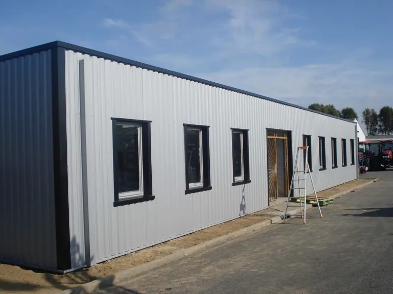 Façade de bureaux en bardage acier, Arras