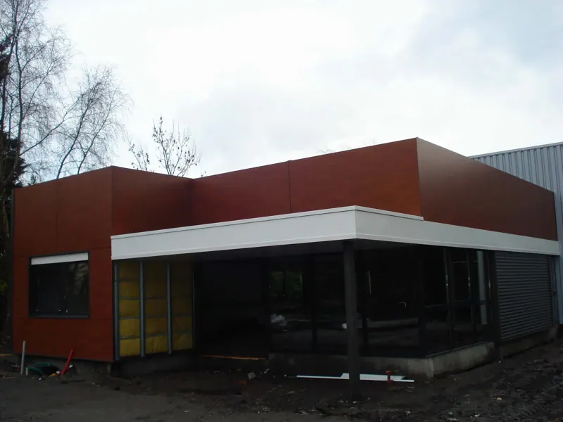 Extension de bureaux habillée de panneaux de façade, Leforest