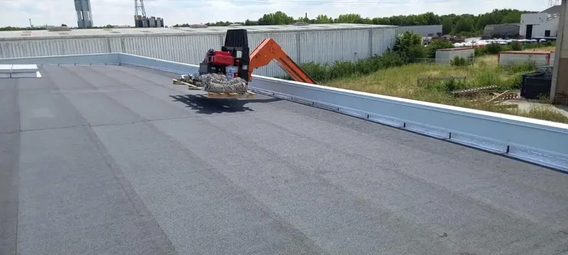 Toiture-terrasse d'un bâtiment d'activité, Lens
